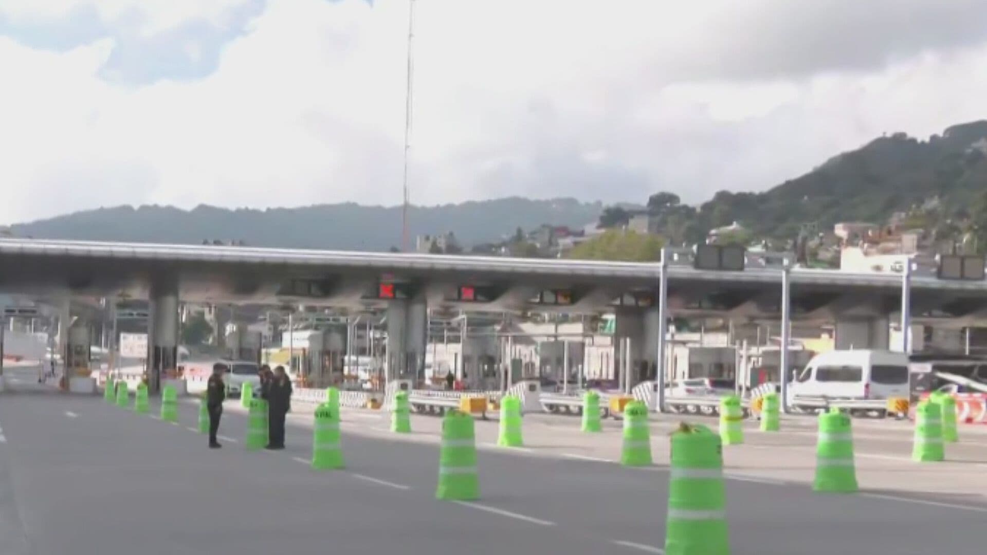 Refuerzan Seguridad en Caseta de Tlalpan ante Llegada de Normalistas de Ayotzinapa