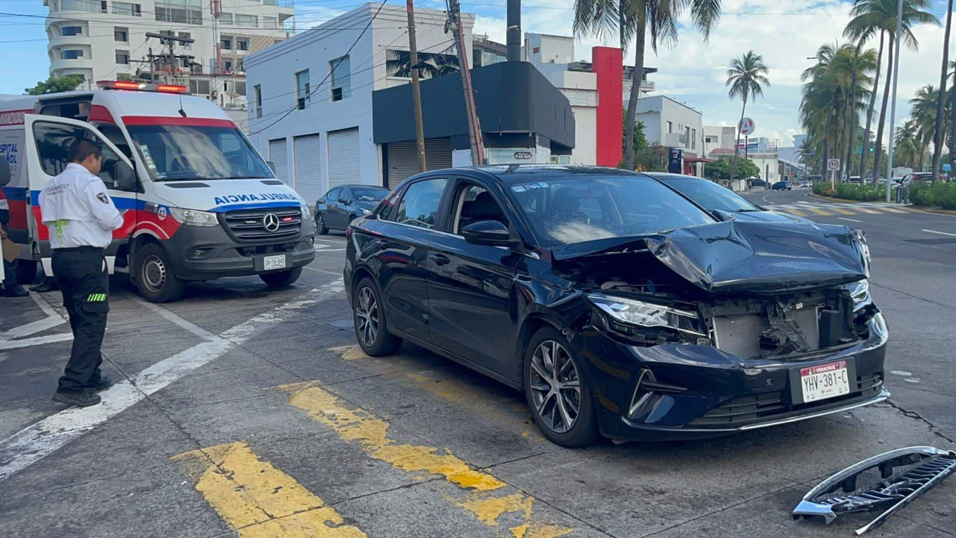 Choque entre Dos Autos Genera Afectación Vial en el Bulevar de Veracruz