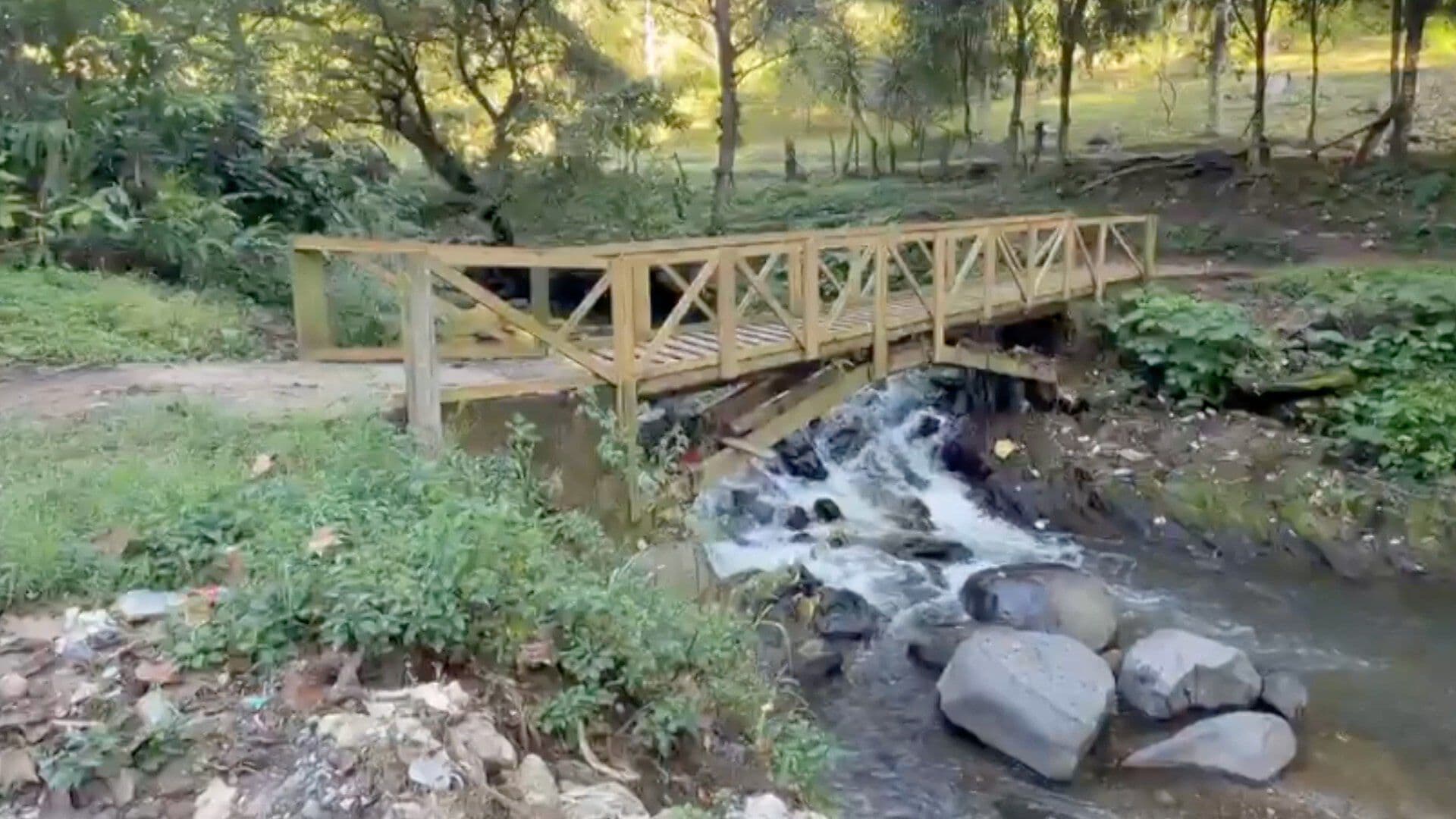 Habitantes Solicitan Restauración de Puente al Margen de Río en Xalapa