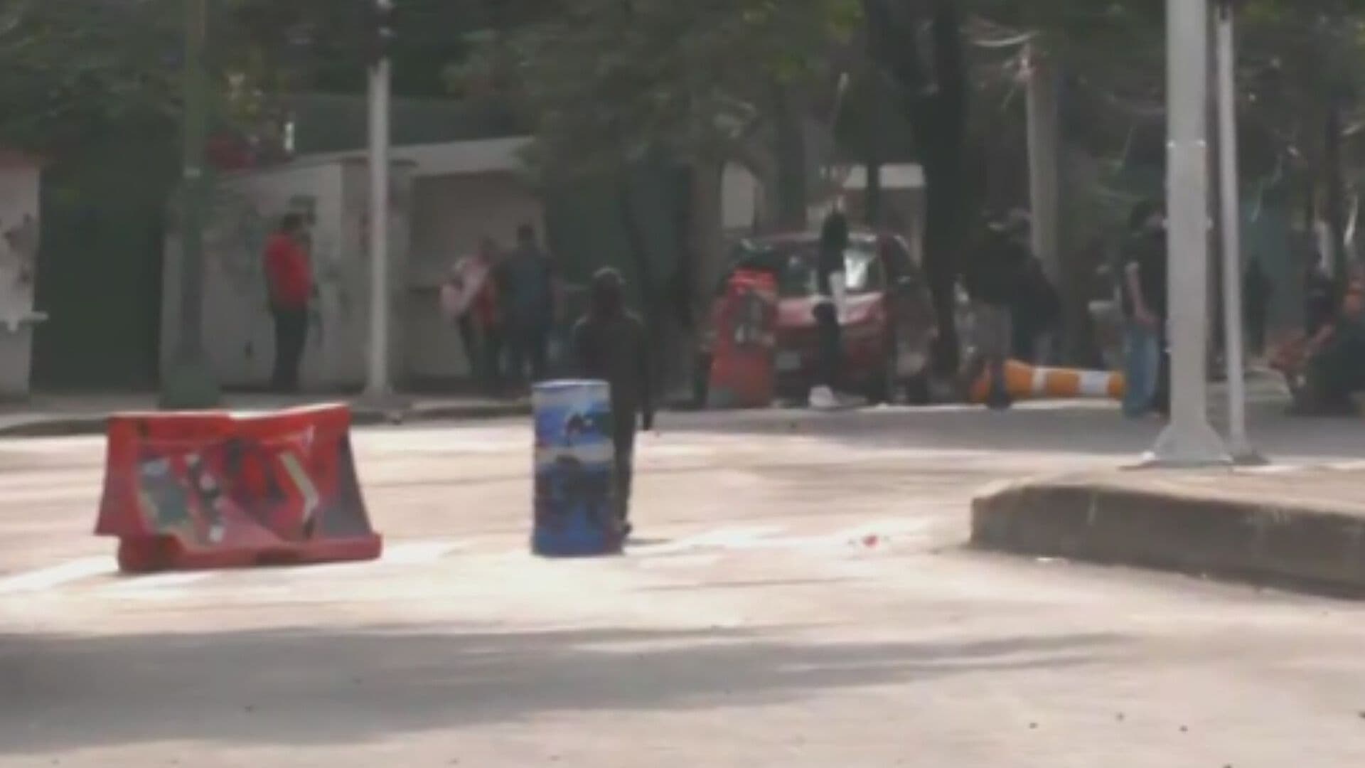Estudiantes de la Prepa 5 Cierran Calzada de las Bombas por los 43 de Ayotzinapa