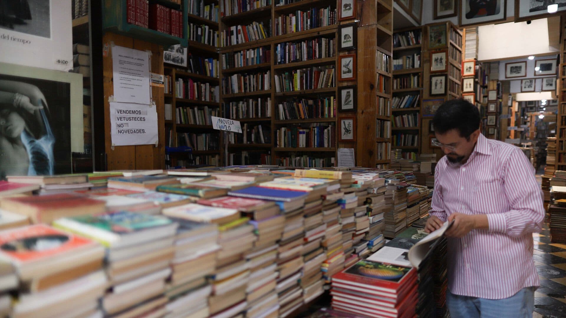 Librerías de Viejo Se Resisten a Cerrar en Donceles