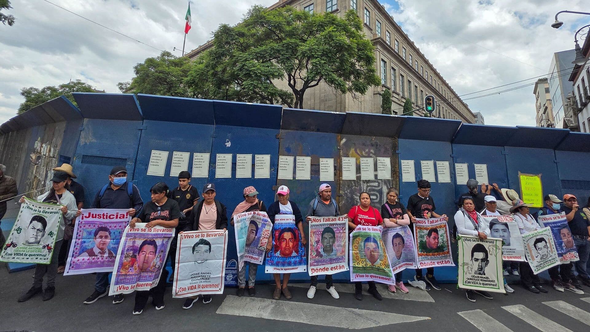 Ayotzinapa: Padres de los 43 Piden a la SCJN Revisar Expedientes y Amparos del Caso