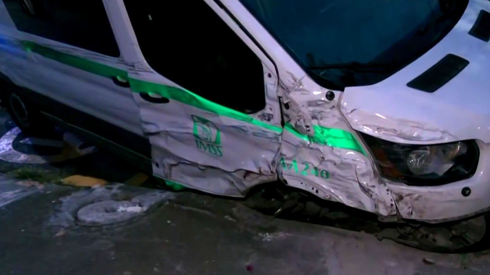Ambulancia del IMSS Choca Siete Vehículos y Atropella a Persona en Azcapotzalco, CDMX