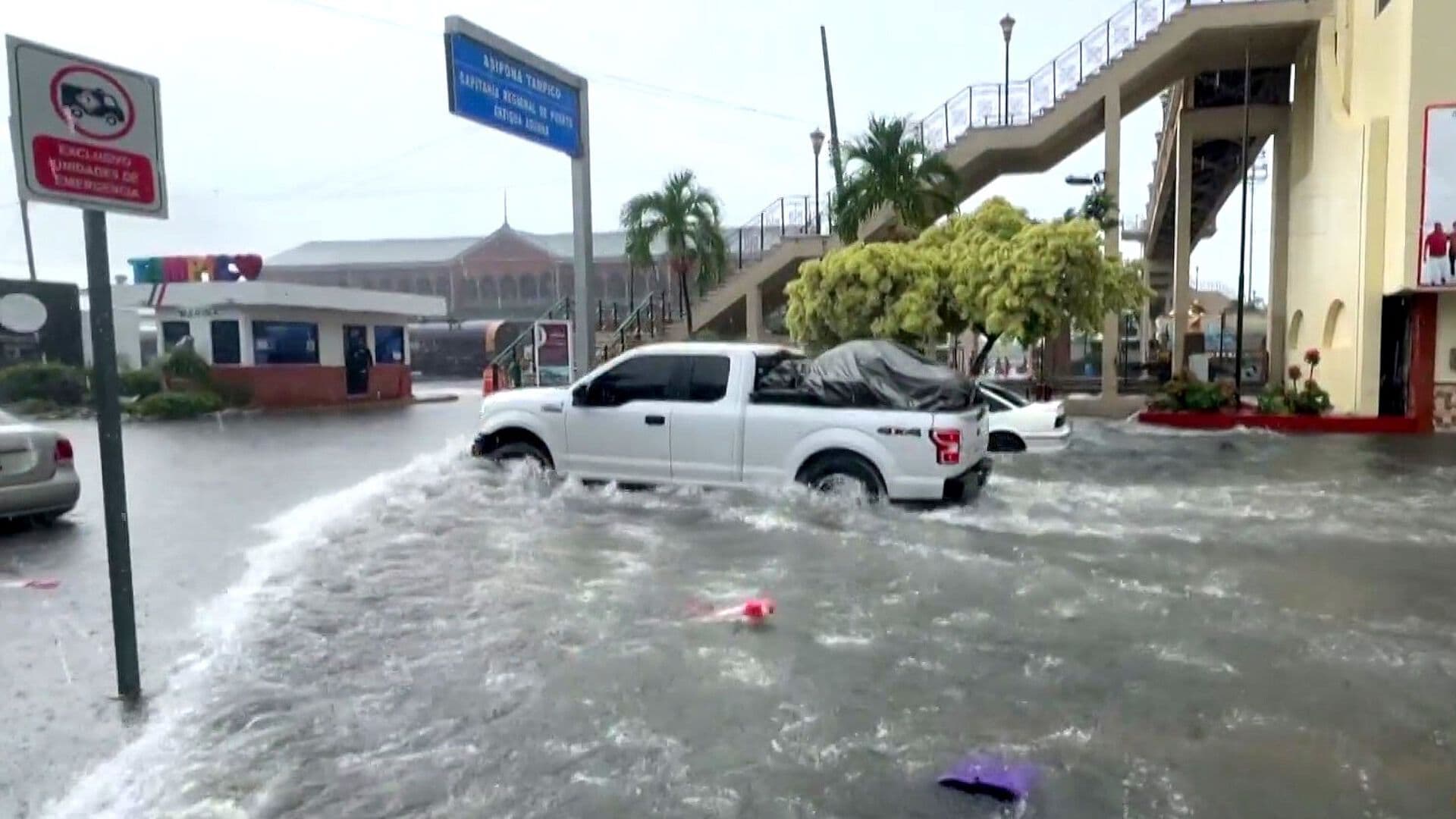 Lluvias Provocan Inundaciones y Afectan Vialidades en Tampico y Ciudad Madero, Tamaulipas
