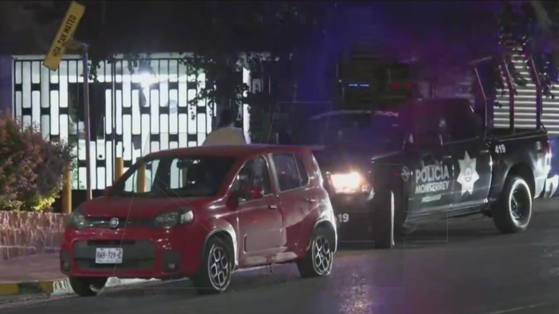 Balean Carro en Colonia Cumbres, en Monterrey; No Hay Lesionados