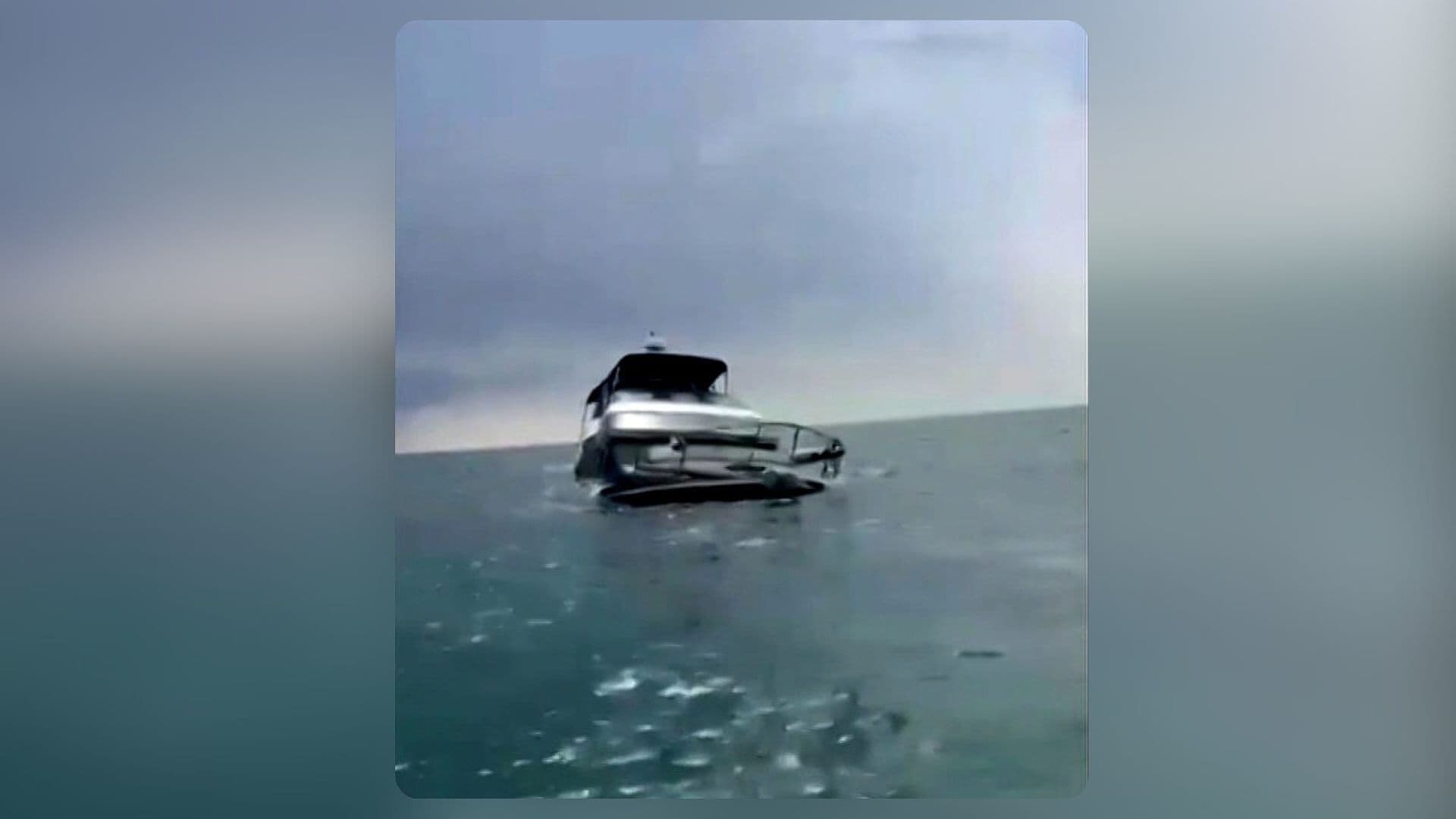 Evacúan a Diez Personas de Yate que Comenzó a Hundirse en Puerto Vallarta, Jalisco
