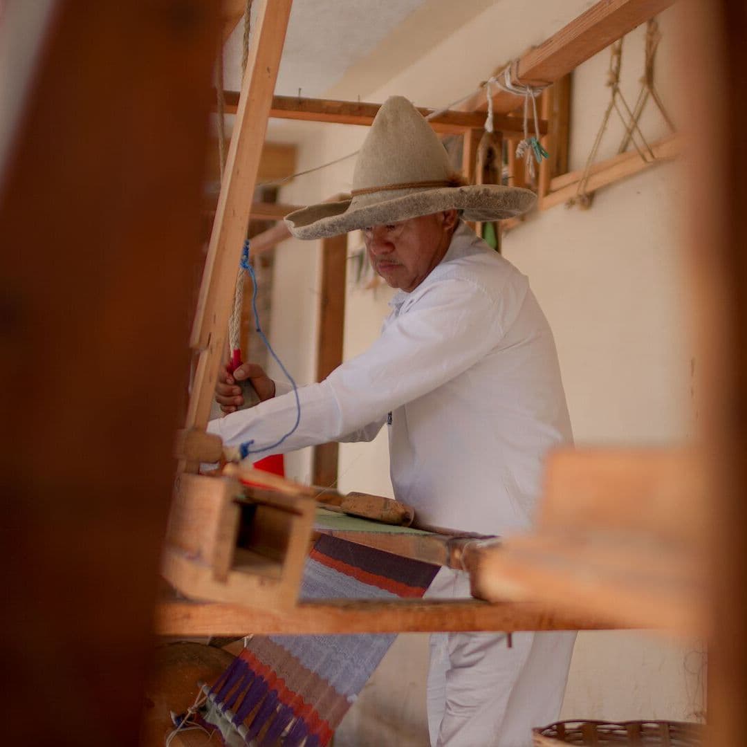 El Hombre que Quiso Aprende a tejer