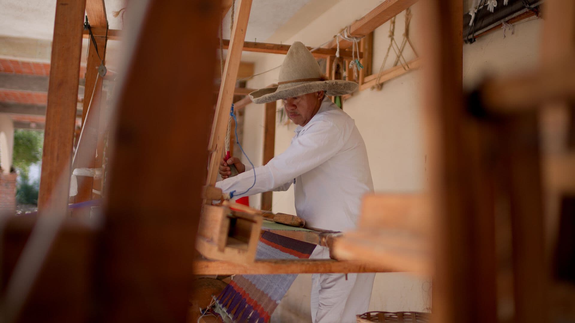 El Hombre que Quiso Aprende a tejer