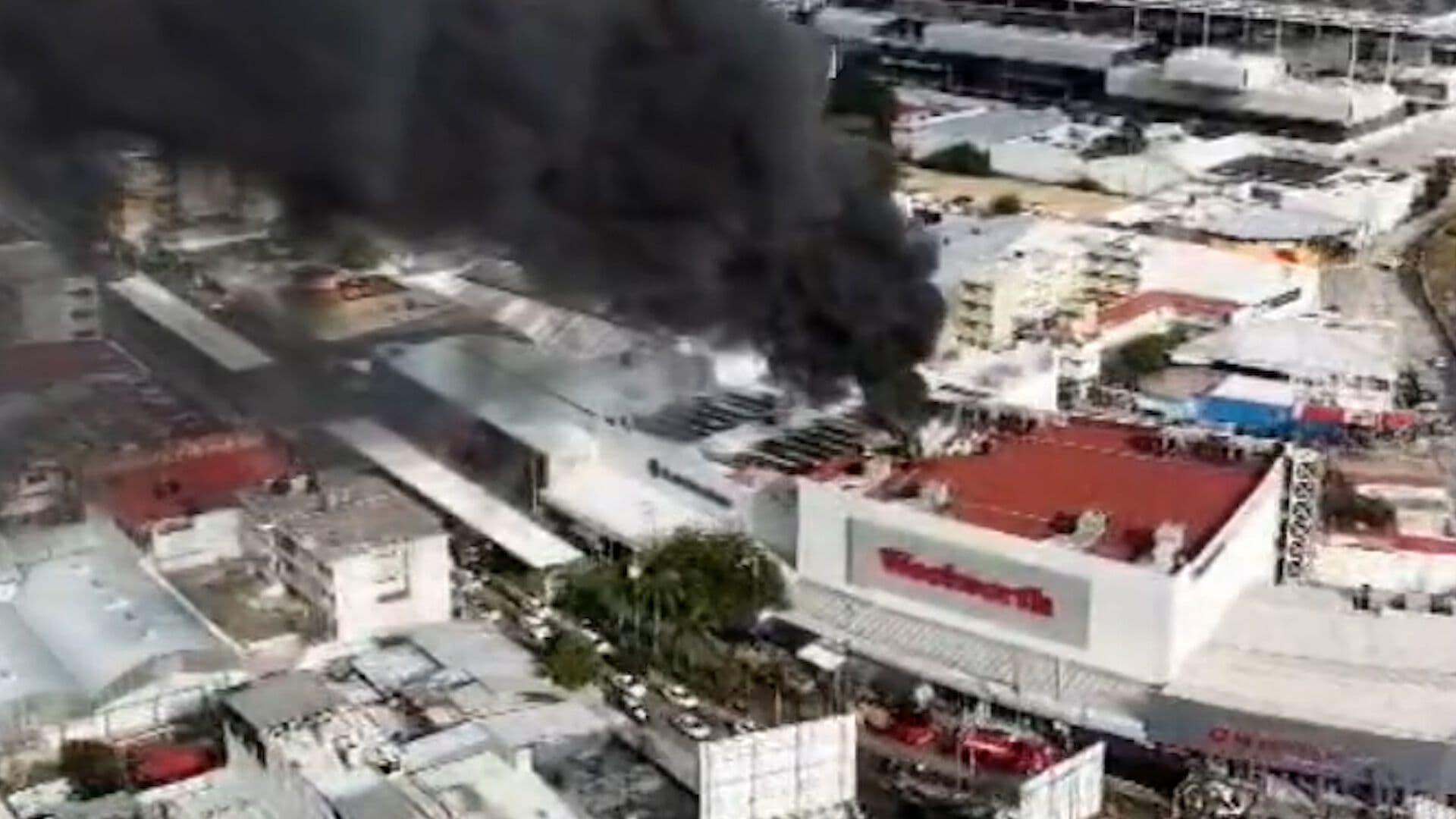 Se Incendia Tienda Departamental en Acapulco