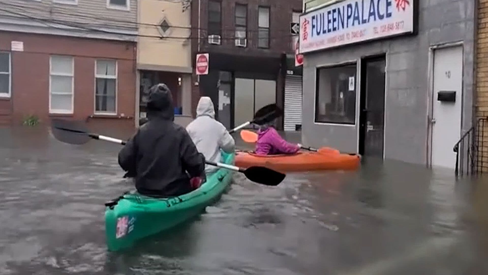 Sacan Kayaks por Inundaciones en NY