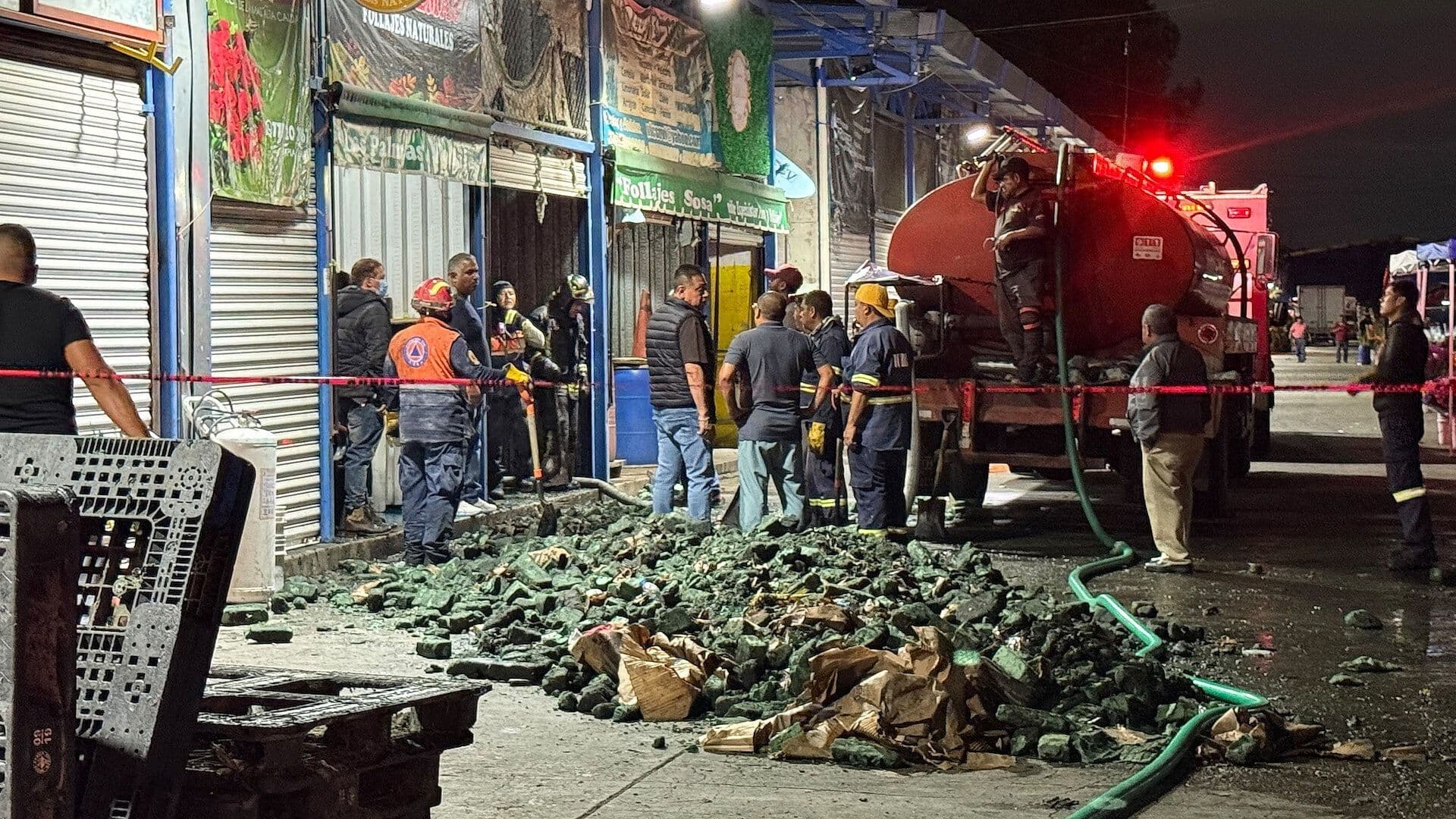 Bomberos Controlaron Incendio en Bodega de la Central de Abasto de CDMX
