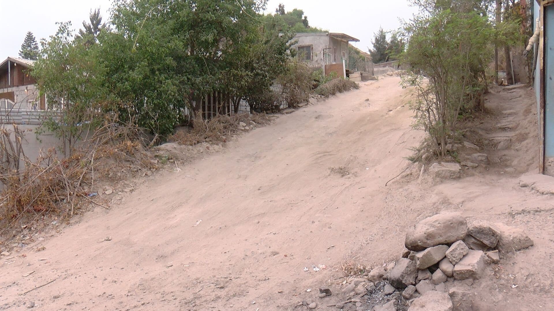 Vecinos de la 3 de Octubre Exigen Reparar Calle Bugambilias en Tijuana
