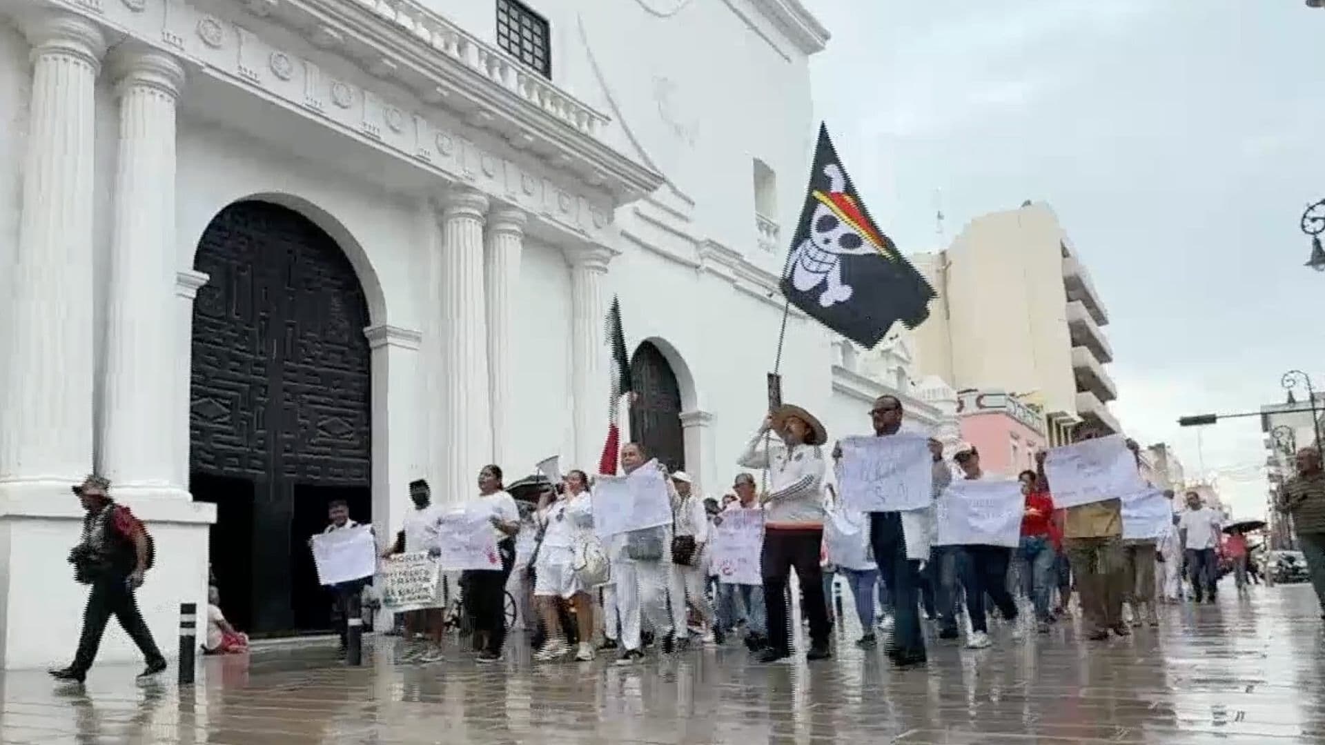 Usuarios y Personal Médico del Hospital Infantil Marchan por Falta de Insumos Médicos Veracruz
