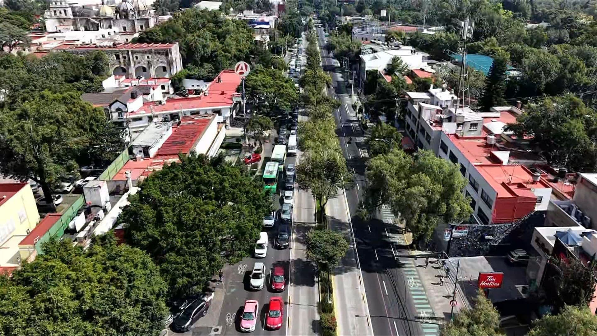 Desde el Aire: Bloqueo en Insurgentes Afecta Circulación del Metrobús Línea 1