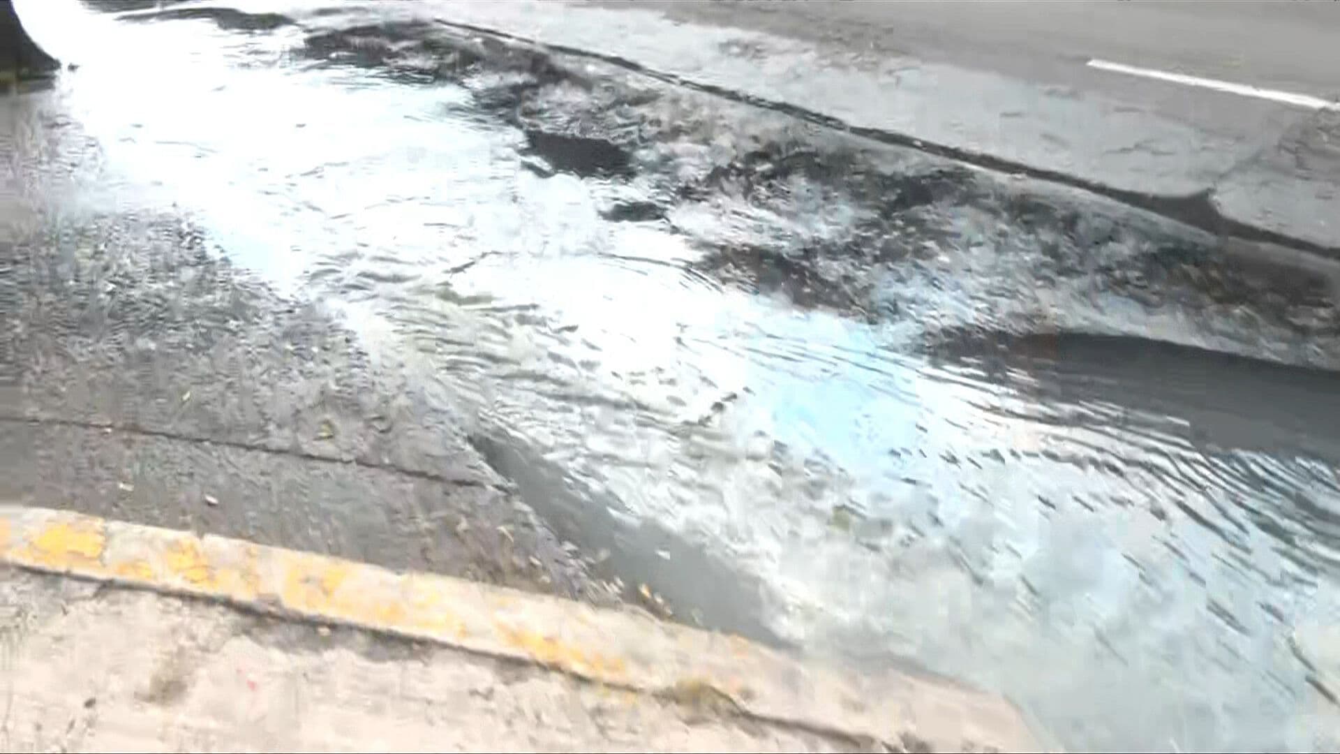 Desfogan Aguas Negras en Lateral de Periférico a la Altura San Jerónimo