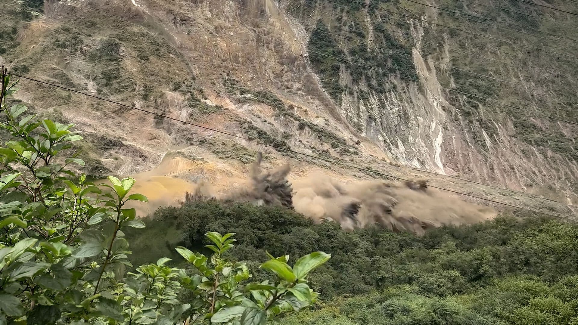 Captan Deslizamiento de Tierra en Nepal