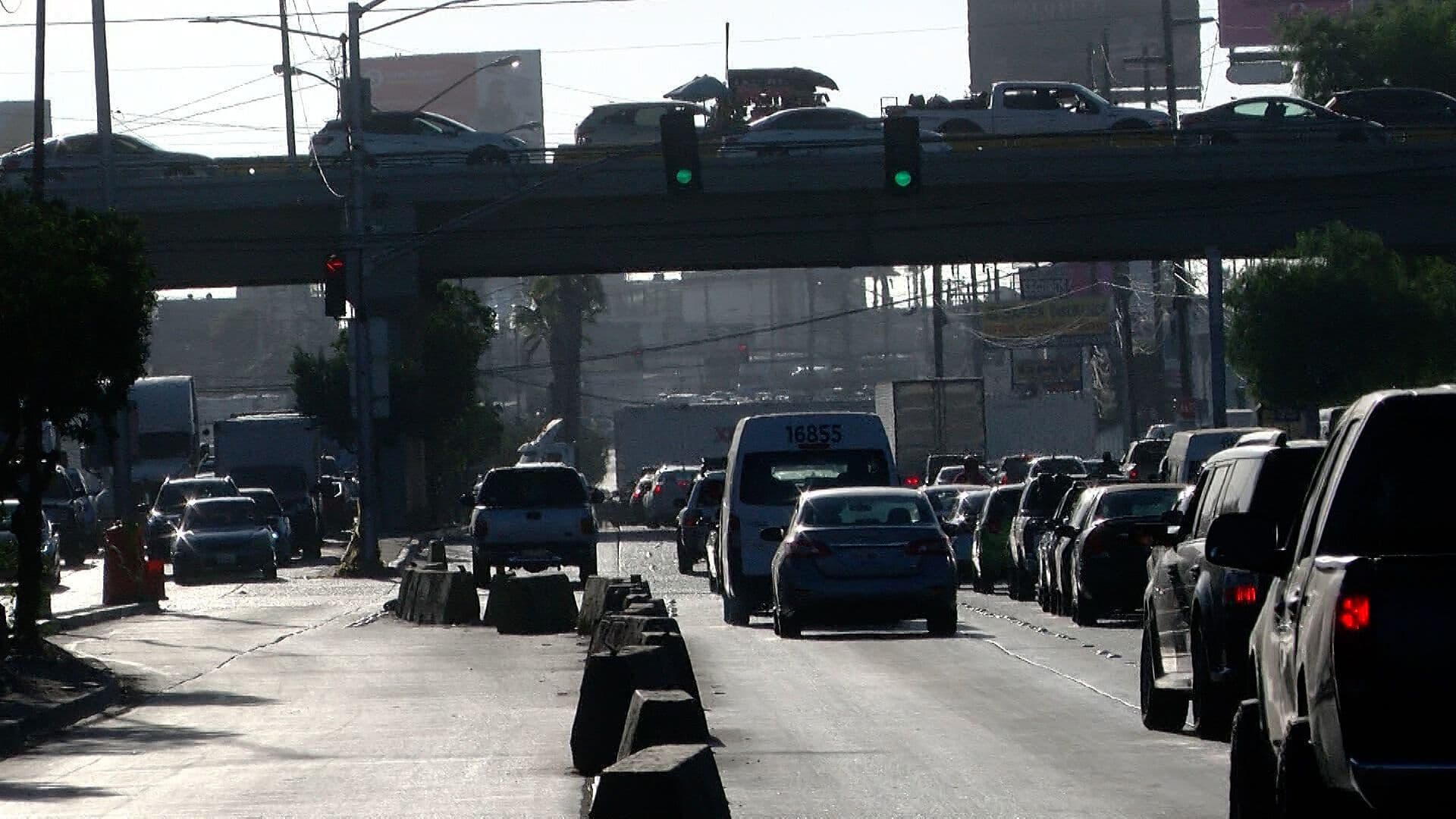 Filas para Cruzar en Garita de Otay Provocan Caos Vial en Tijuana