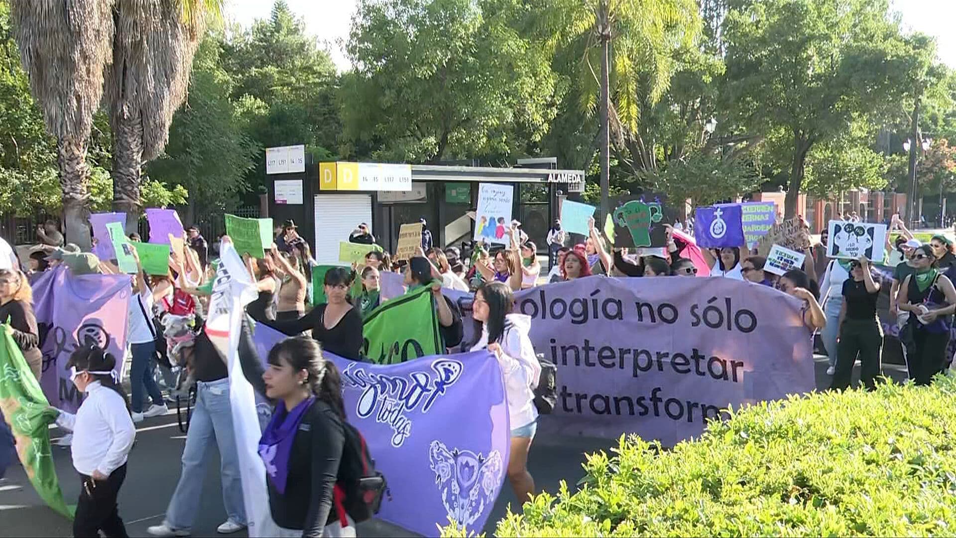 Marcha por el Aborto Legal Reúne a 100 Personas en Querétaro