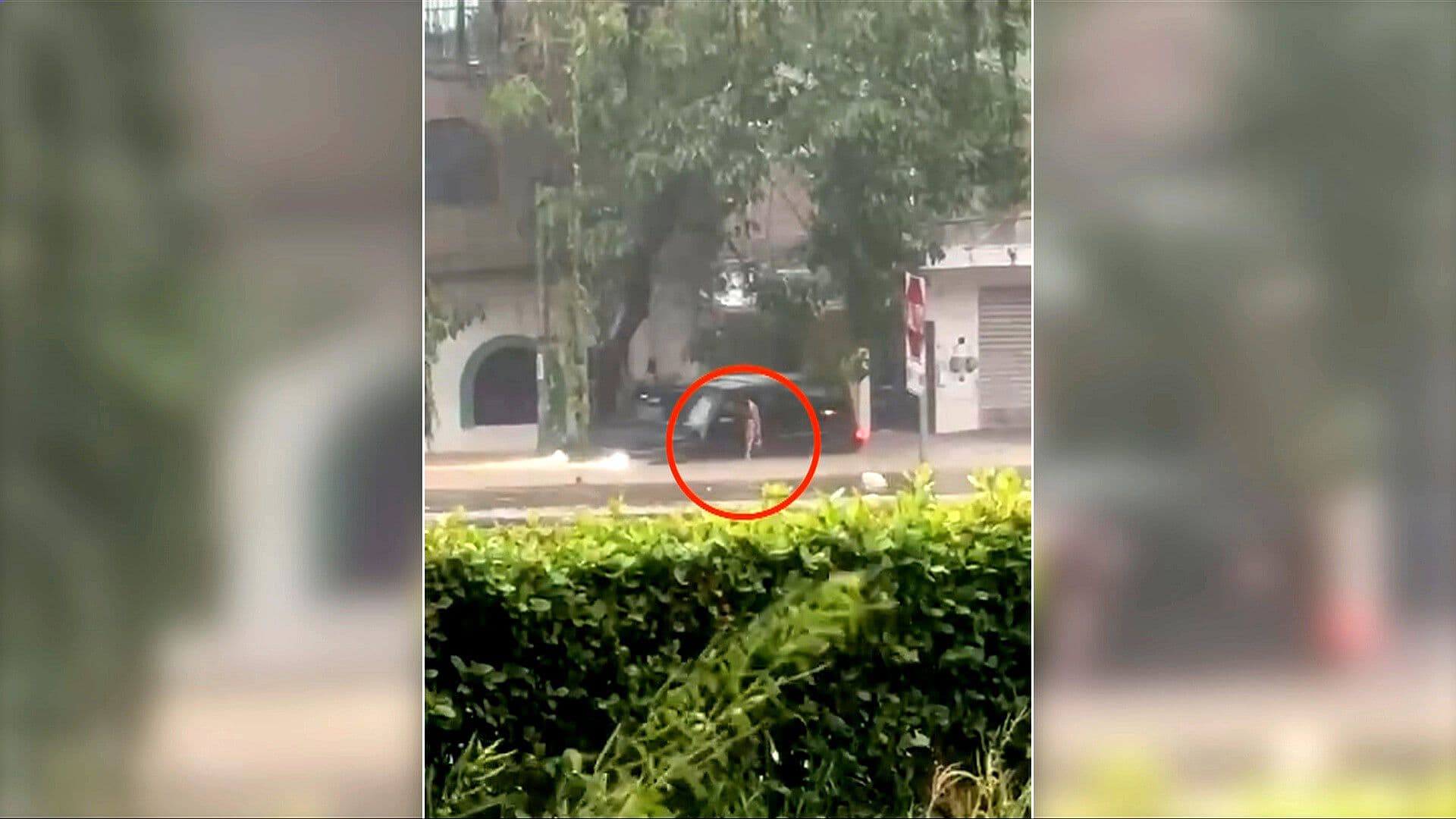 Video: Conductor Escapa por la Ventana tras Quedar Atrapado por Inundación en Manzanillo