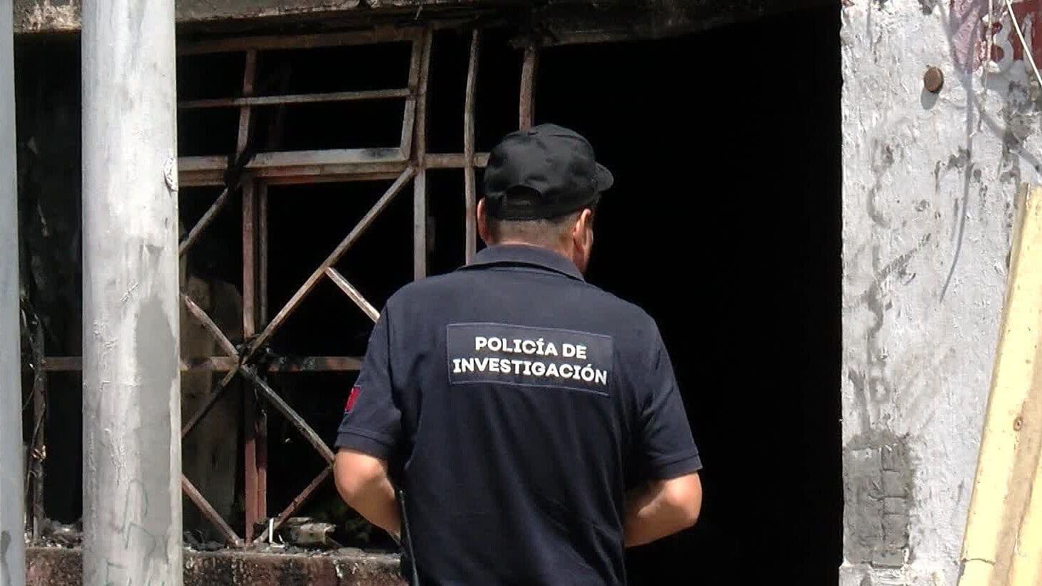 Bomberos Rescatan a Hombre de Incendio en Casa de Guadalajara