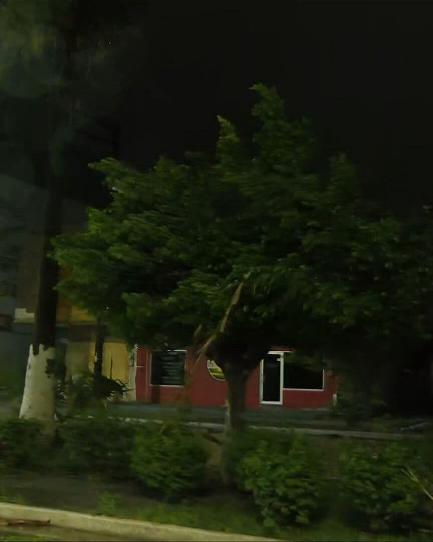Momento Exacto en que el Ojo del Huracán Polo Empieza a Tocar Tierra en BCS
