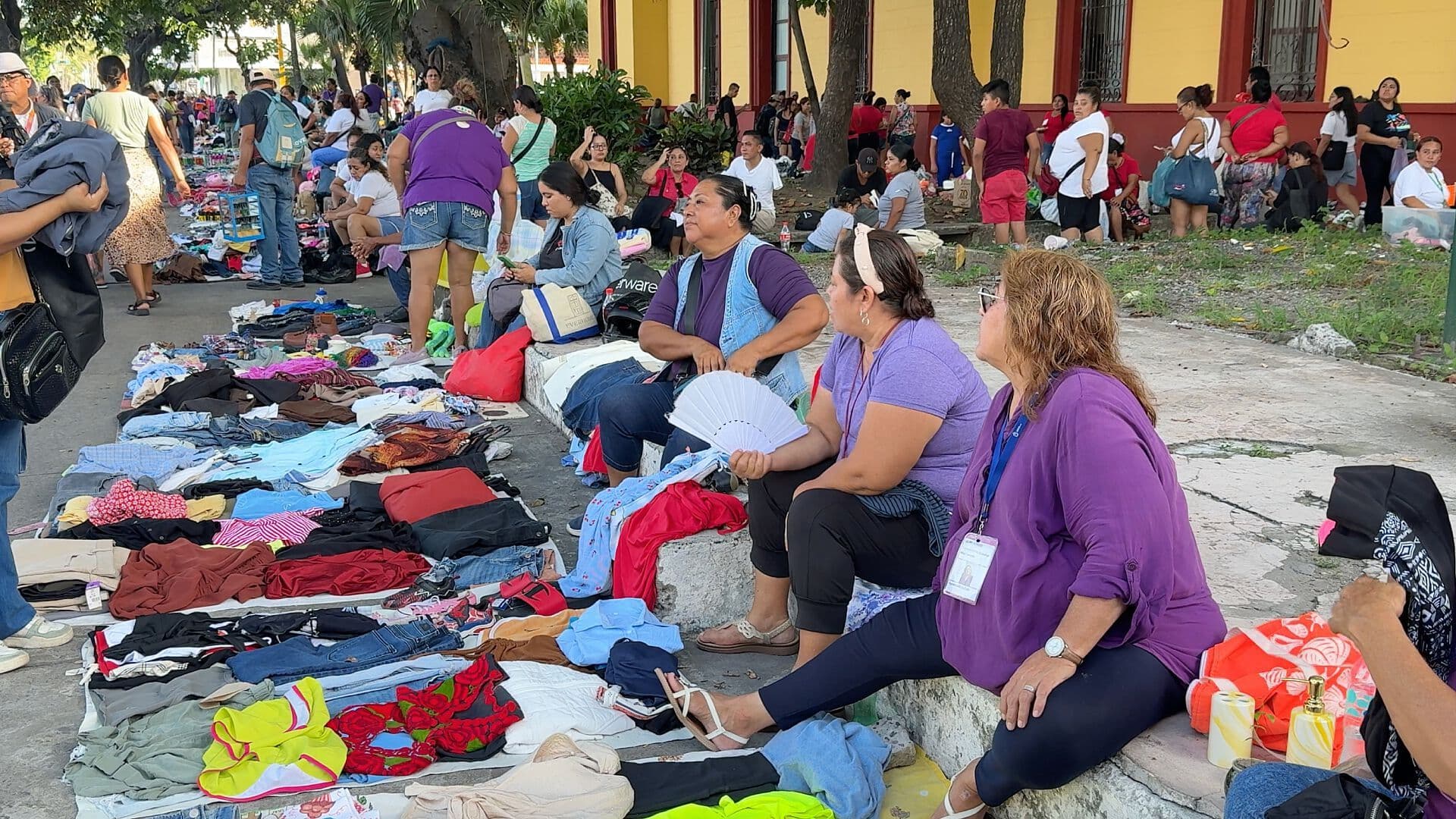 Vendedoras en Veracruz Exigen Reubicación al Ser Retiradas de su Lugar de Trabajo en el Expenal de Allende