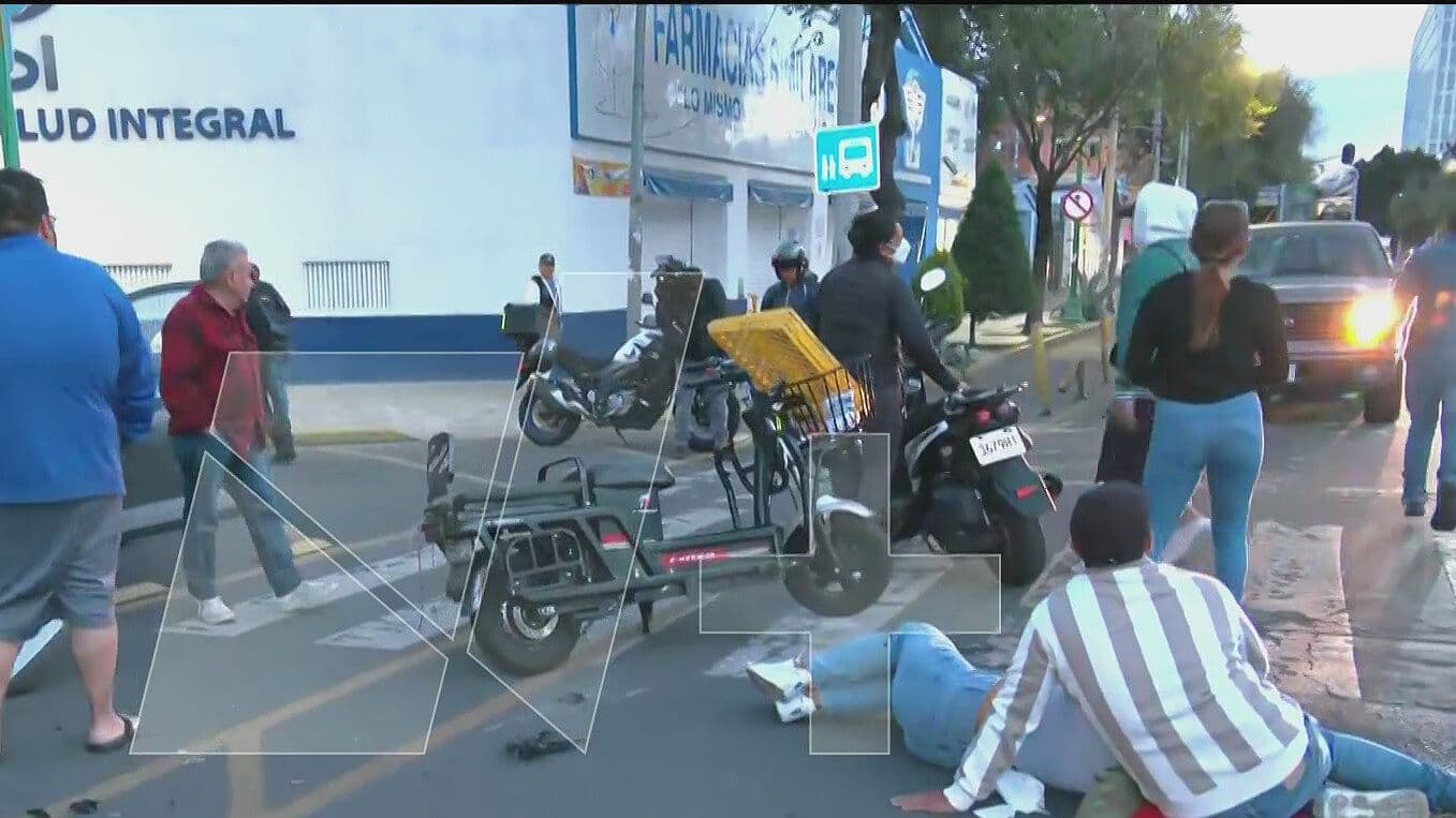 Choque Entre Auto y Bicicleta Eléctrica Deja a Mujer Lesionada en la Colonia Doctores
