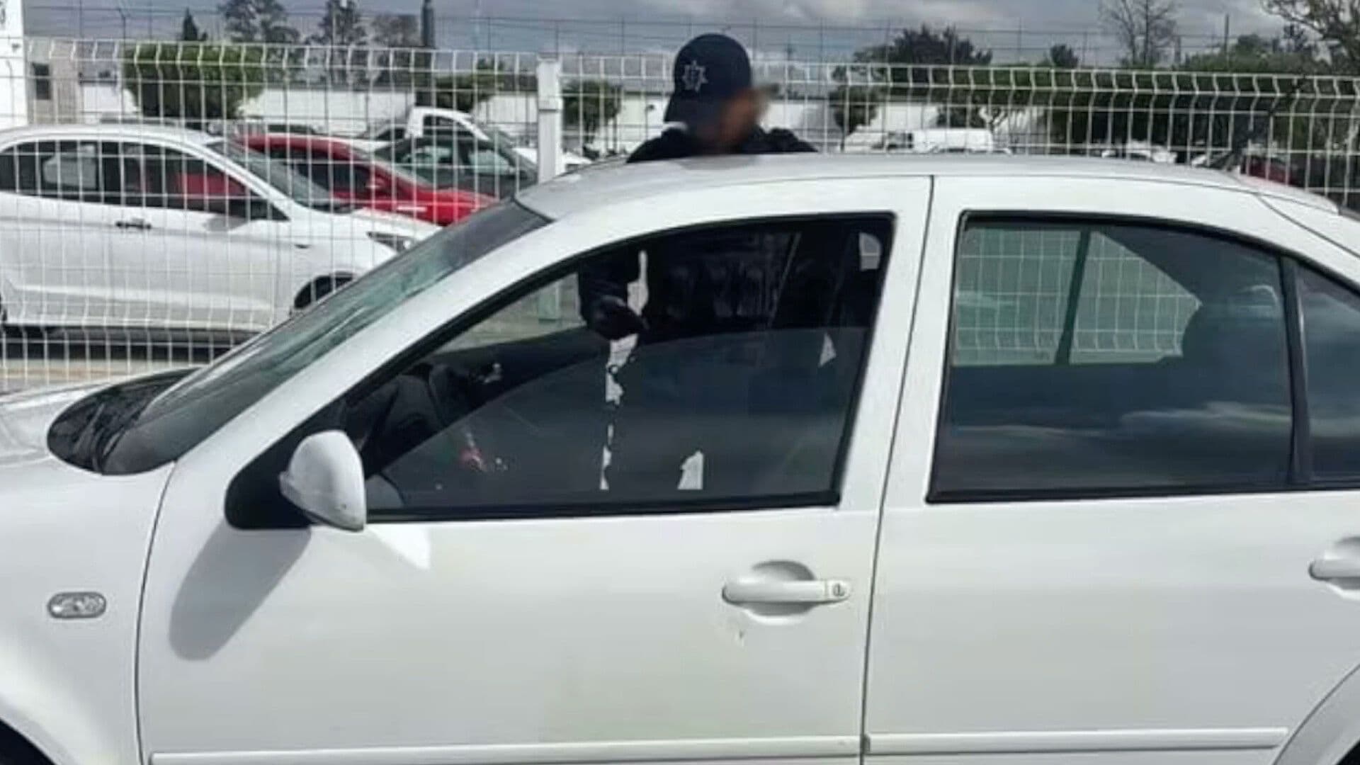 Detienen a Presunto Ladrón que Cristaleaba Autos en Celaya, Guanajuato
