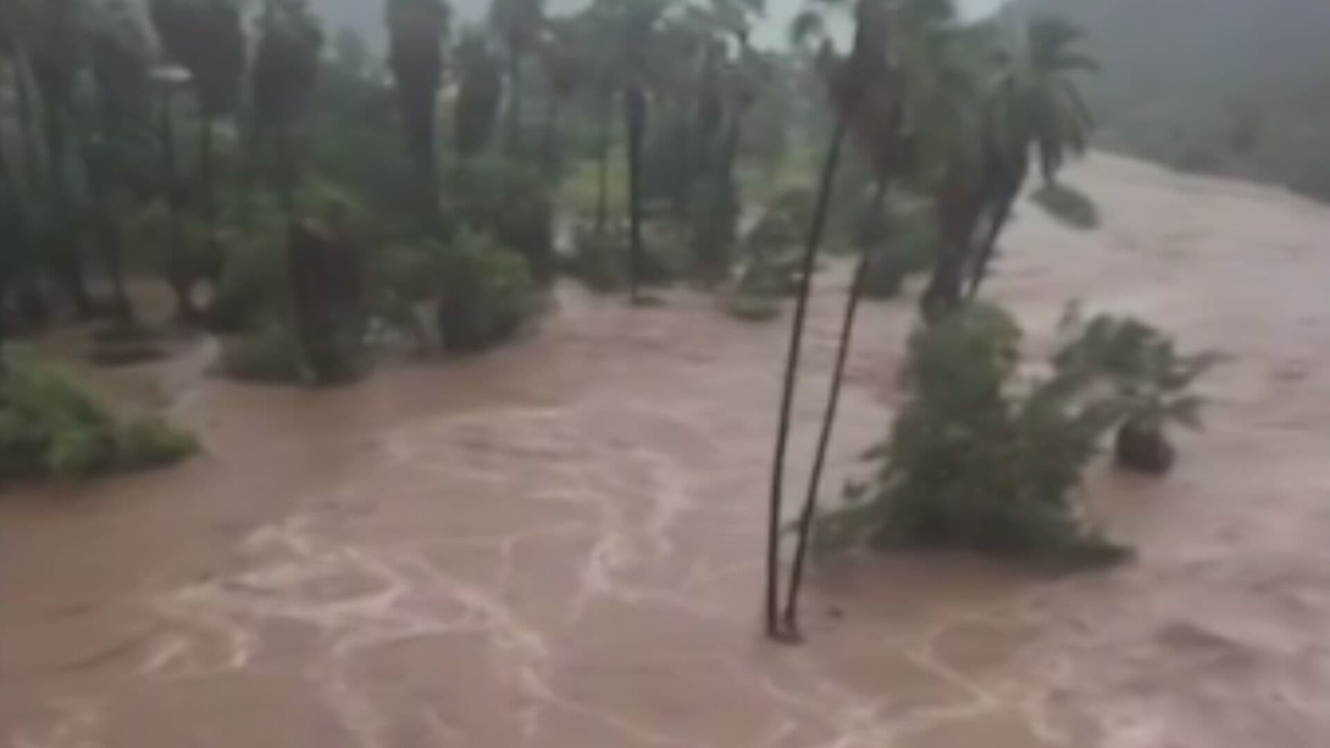 Video | Huracán Polo Eleva el Nivel de un Arroyo en Mulegé