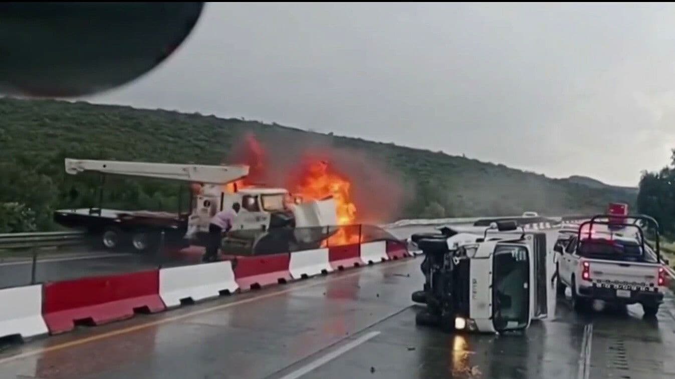Video | Momento en que una Grúa Choca y se Incendia en el Arco Norte