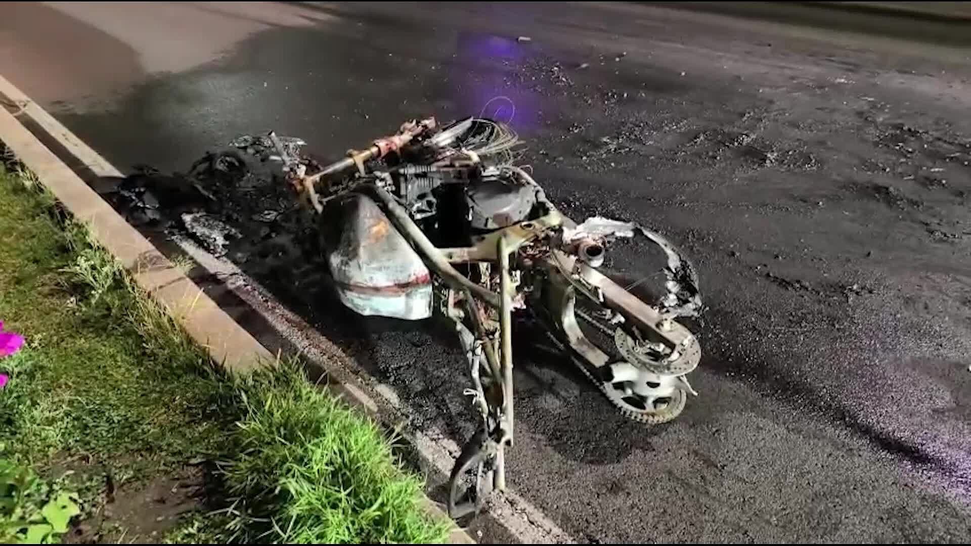 Dos Mujeres son Atropelladas y Motocicleta Termina Incendiada en Querétaro