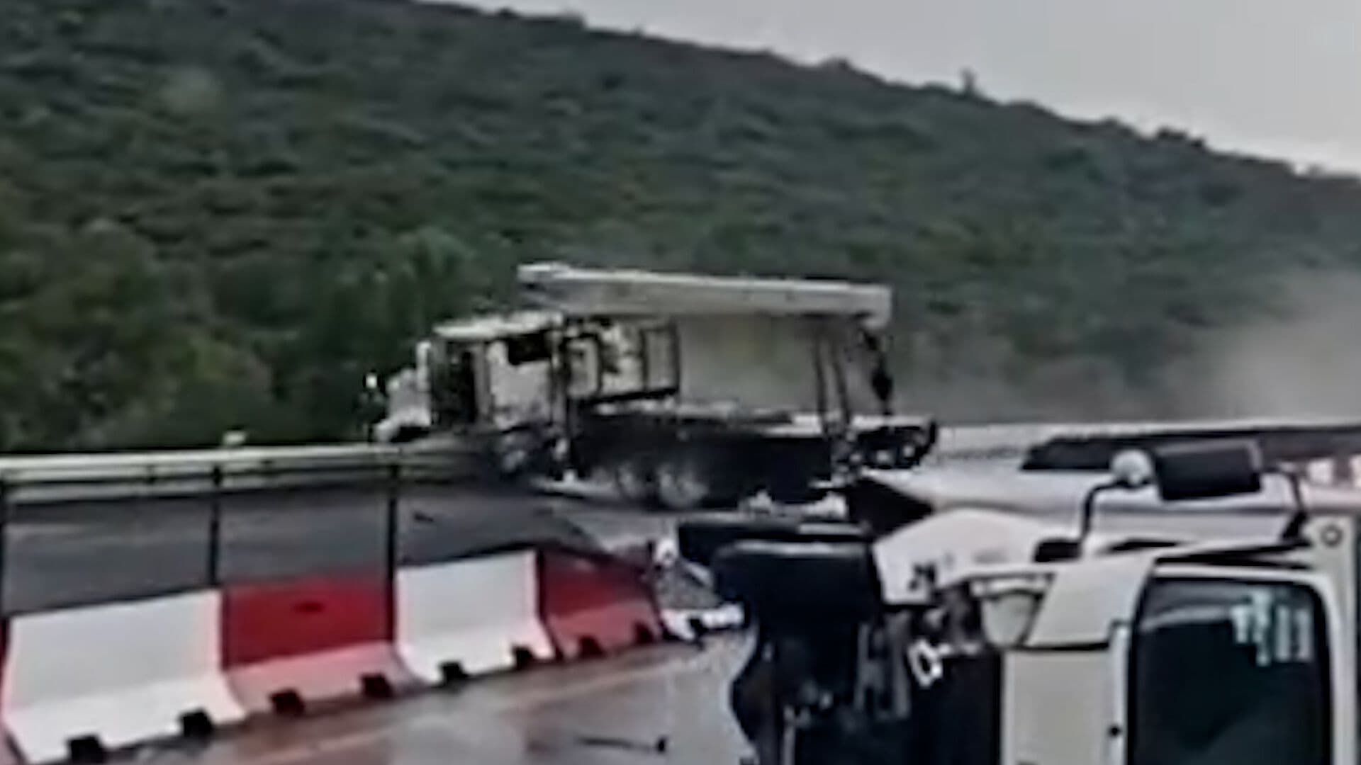 Grúa se Volcó e Incendió en Arco Norte