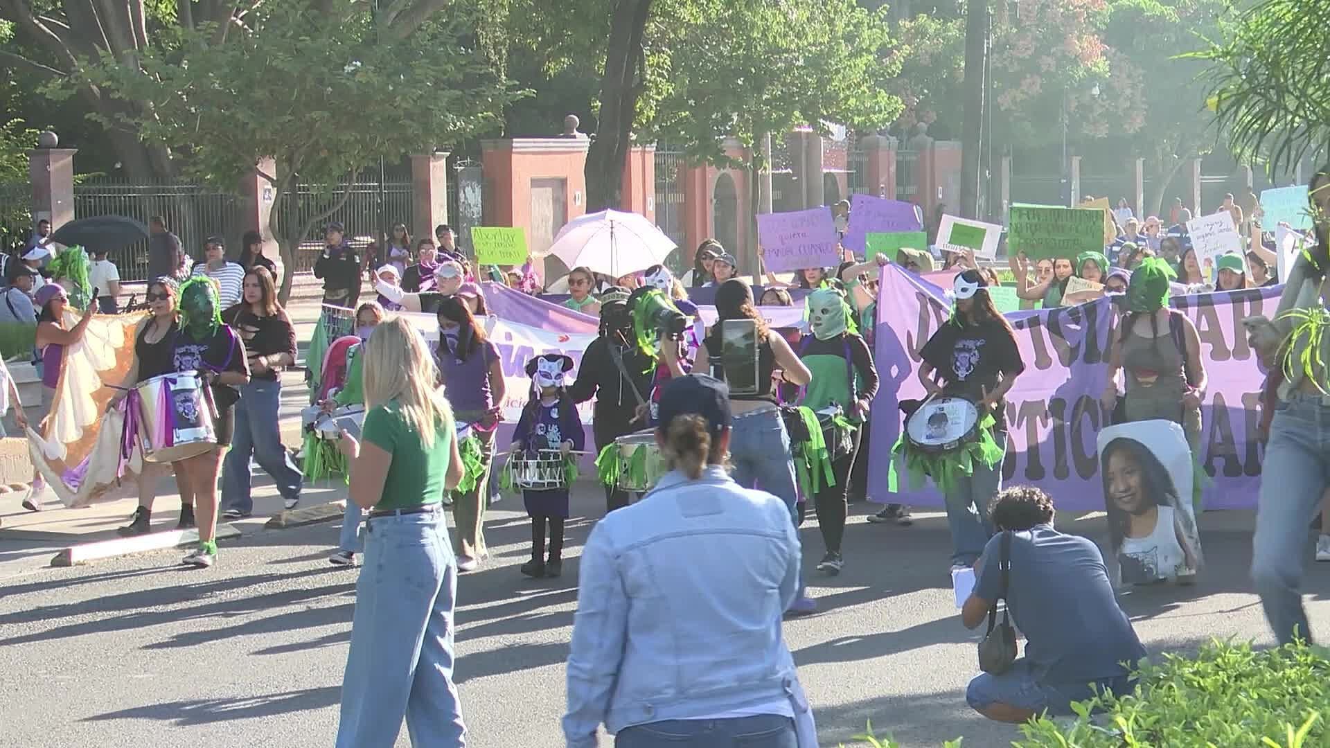 Mujeres Marchan en Querétaro para Exigir un Aborto Legal y Seguro