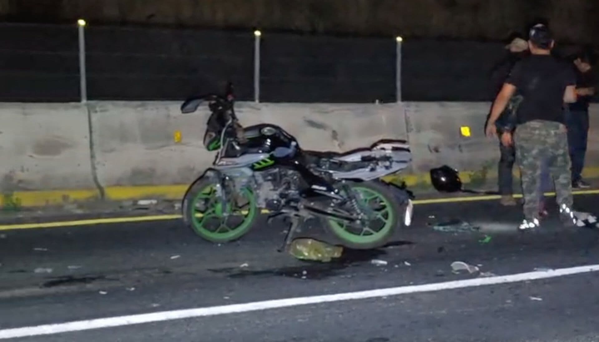 Motociclista Choca y Muere por Esquivar Colchón Tirado en Periférico de Tlaxcala