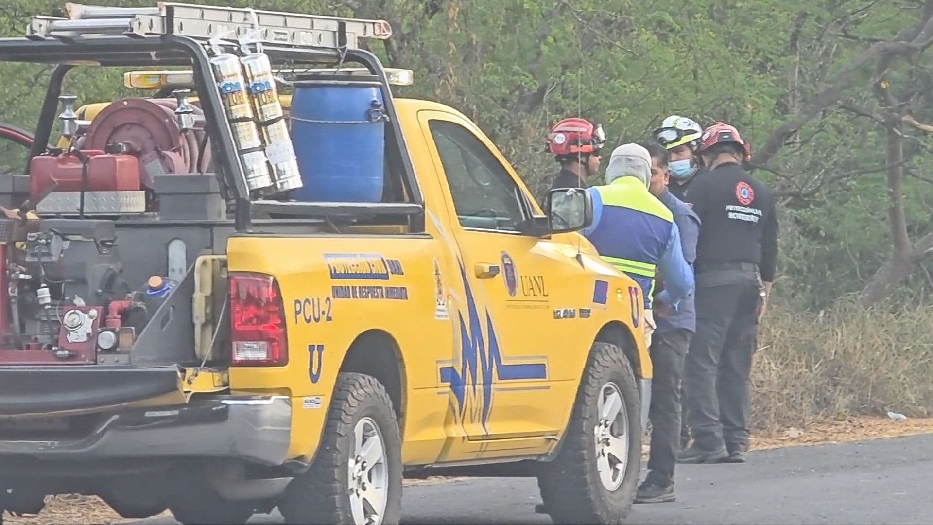 Conductor Pierde el Control y Vuelca en Facultad de Comunicación en Monterrey