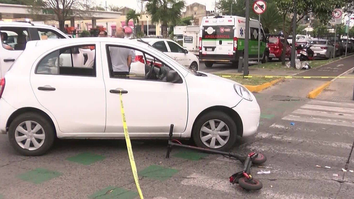 Mujer en Patín Eléctrico es Atropellada por un Auto en Guadalajara