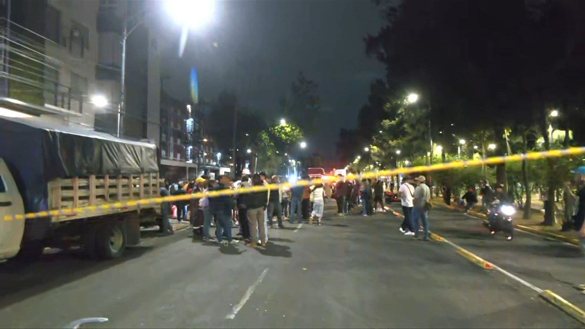 Vecinos Bloquean Avenida Eduardo Molina por Instalación de Toma de Agua en GAM