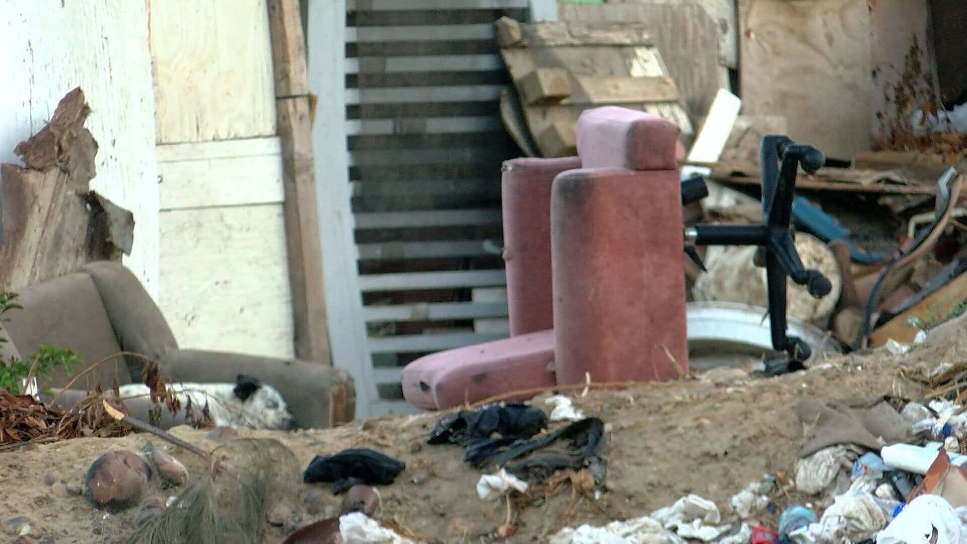 Denuncian Basureros Clandestinos en Pedregal de Santa Julia en Tijuana, BC