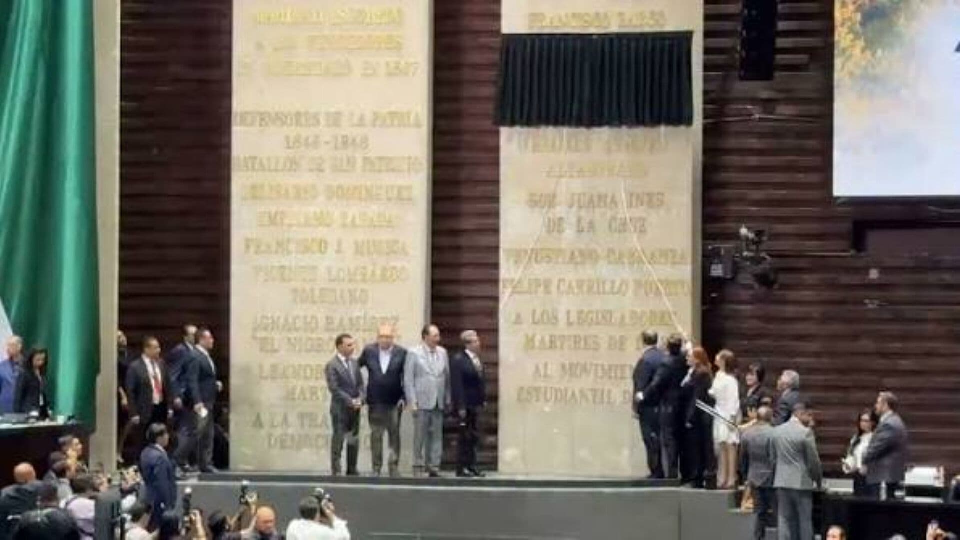 Honran en la Cámara de Diputados los 475 Años de la Universidad de México
