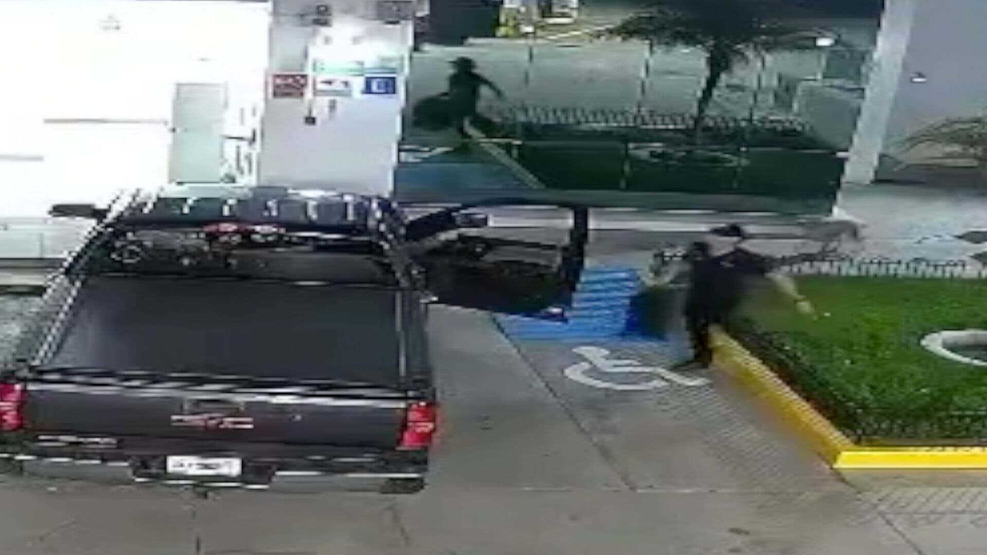 Video Ladrón Robo Bocina Gasolinera Escape Camioneta Colonia La Noria Puebla