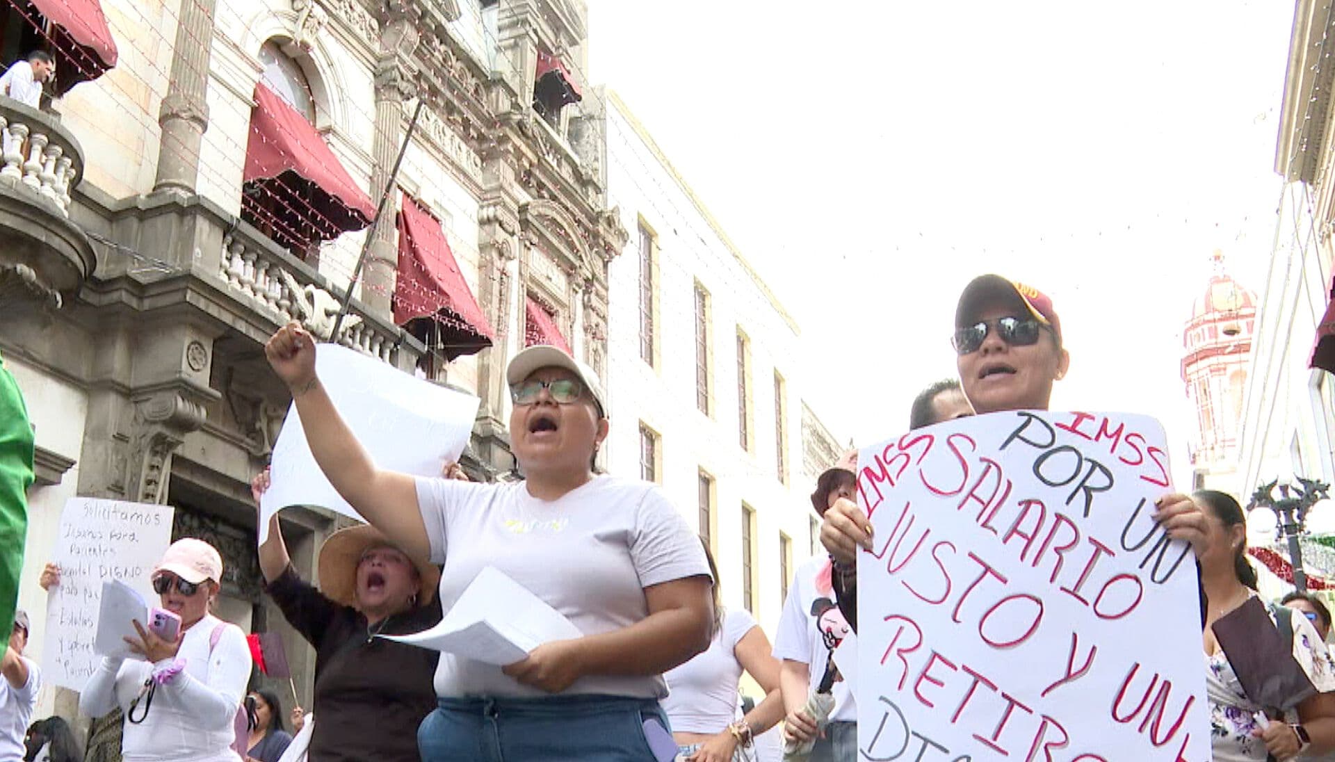 Manifestación 100 Trabajadores IMSS Calle 11 Norte Sur Centro Histórico Puebla