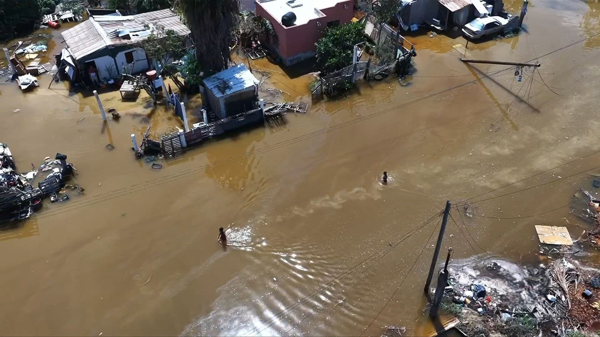 Polo Toca 2 Veces Tierra Antes de Debilitarse; Deja Lluvia e Inundaciones