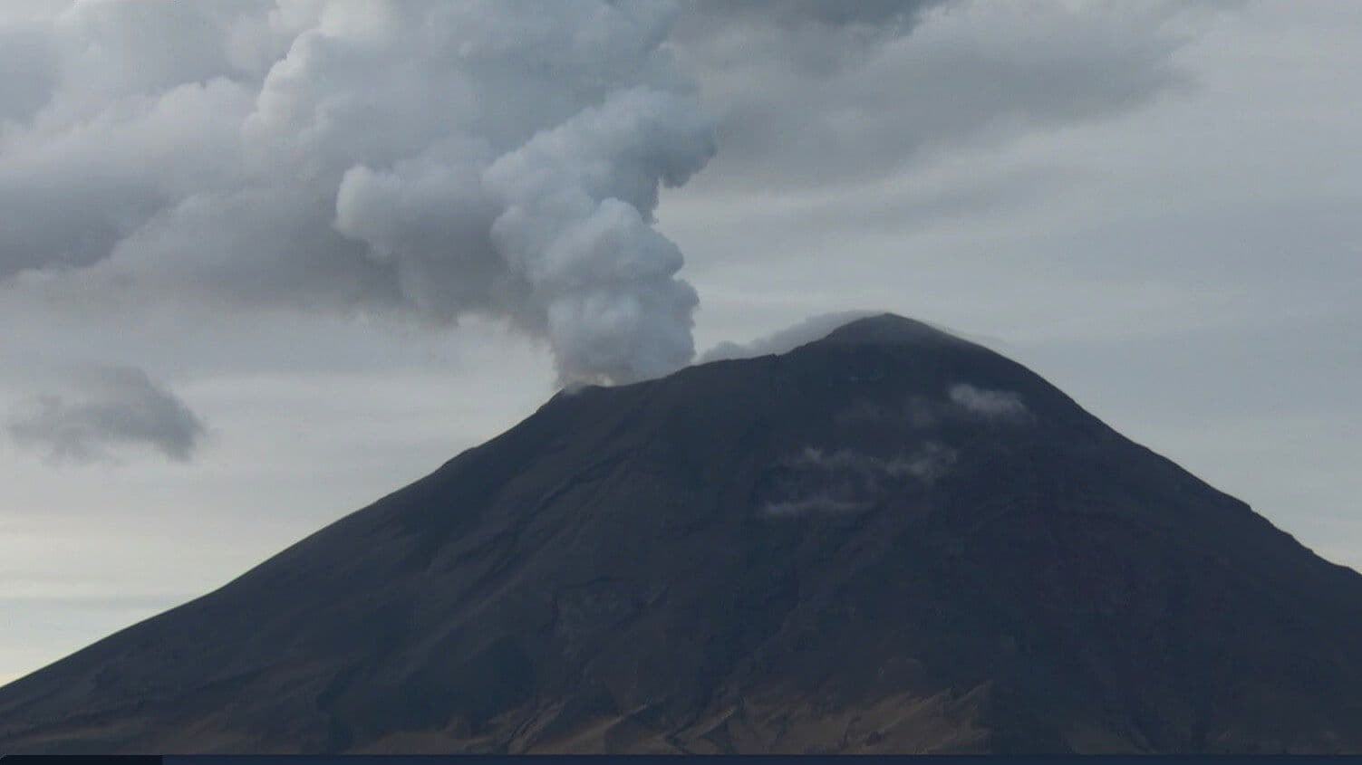 Así Amaneció el Volcán Popocatépetl Luego de Intensa Actividad