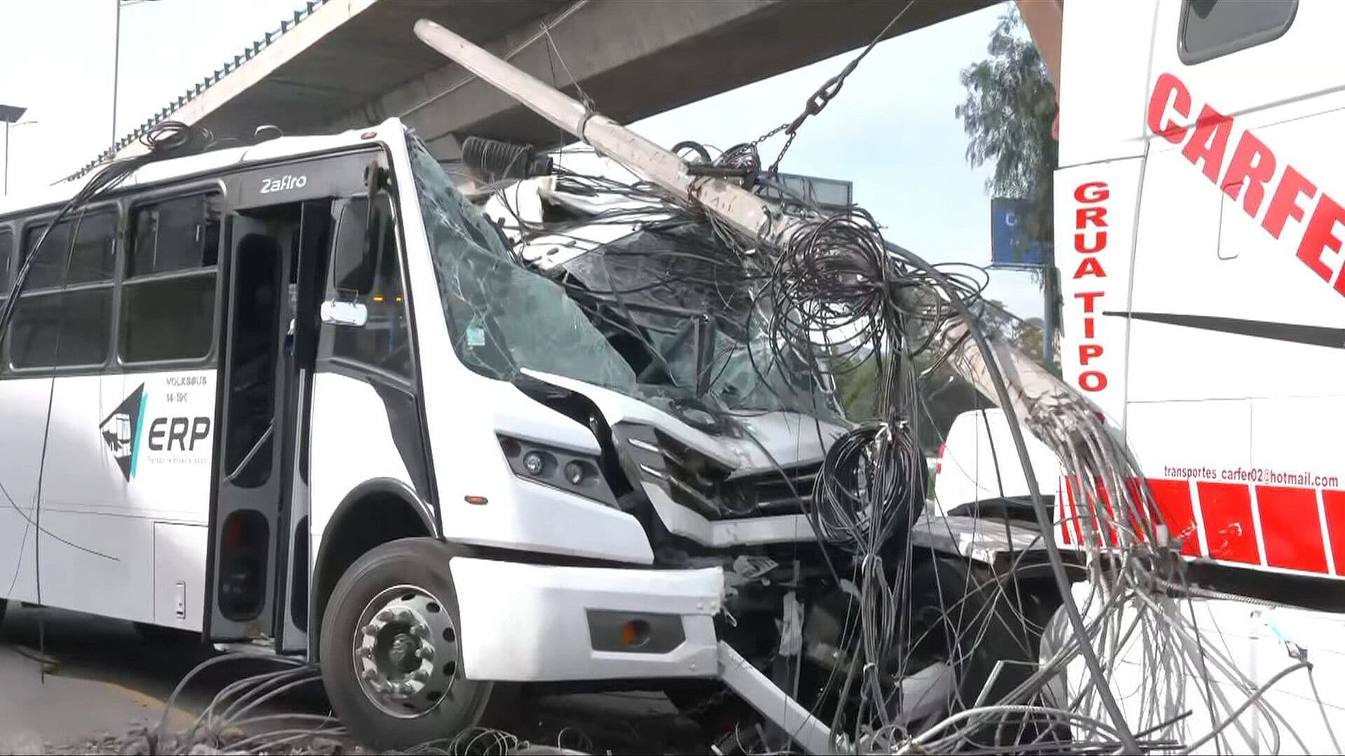 Transporte Escolar Choca en la México-Querétaro: Hay Reporte de Lesionados