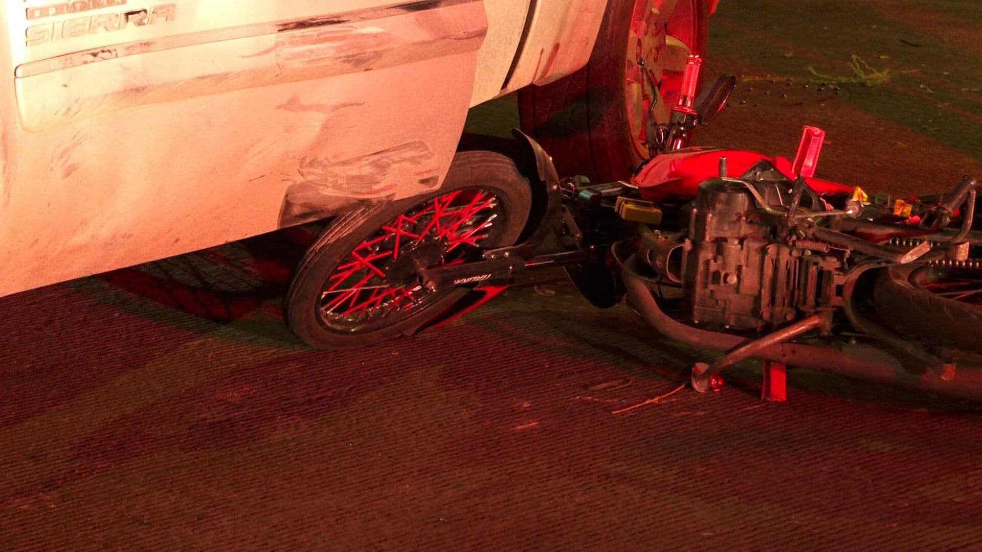 Menor Queda Debajo de una Camioneta al Chocar A Bordo de su Moto en Guadalajara