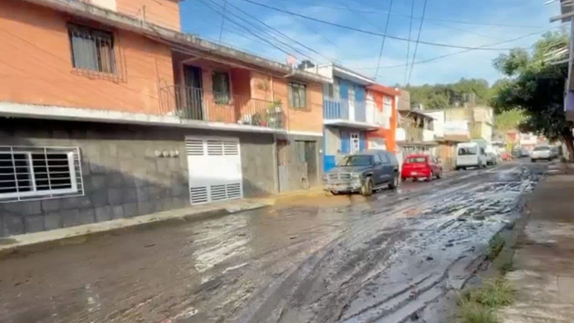 Calles Permanecen con Lodo tras Inundación en la Colonia Cerro Colorado de Xalapa, Veracruz