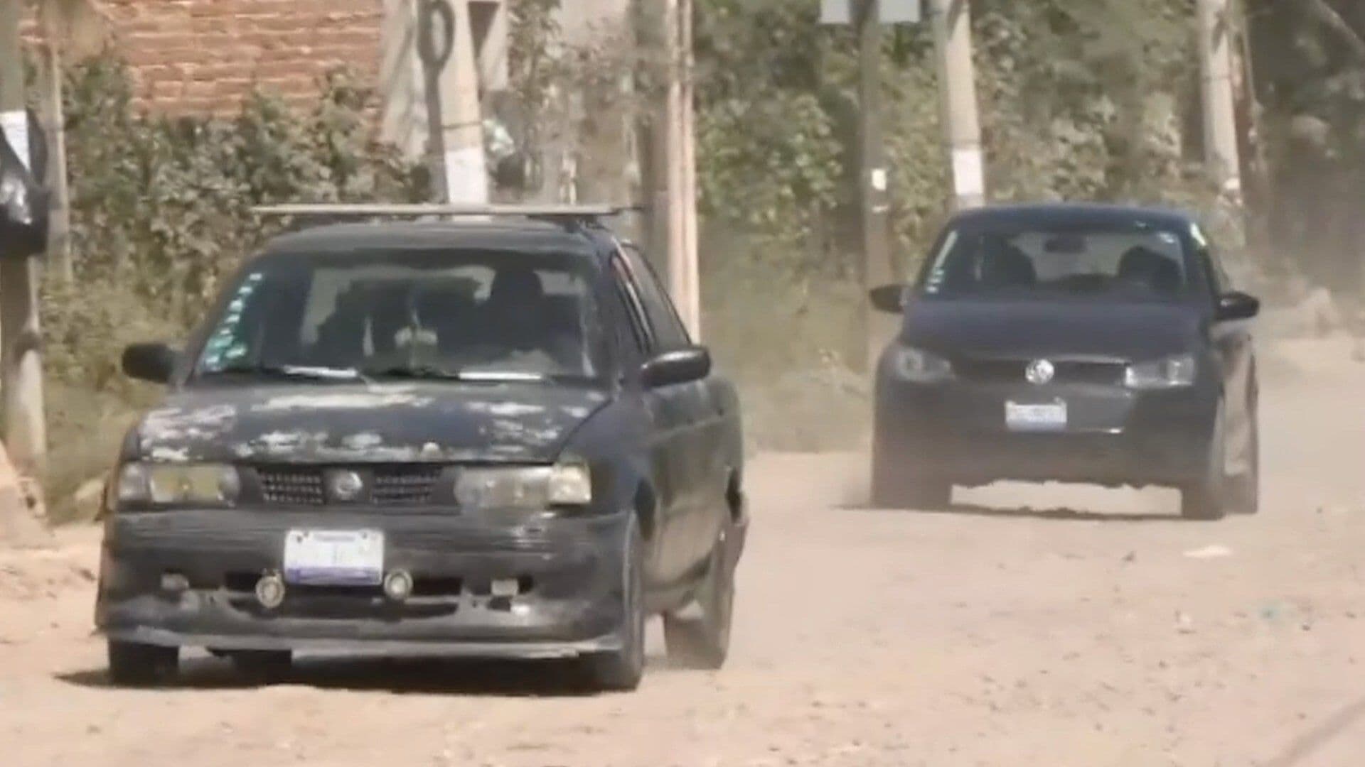 Vecinos de las Joyas en León Batallan por Calles Llenas de Baches e Inundadas