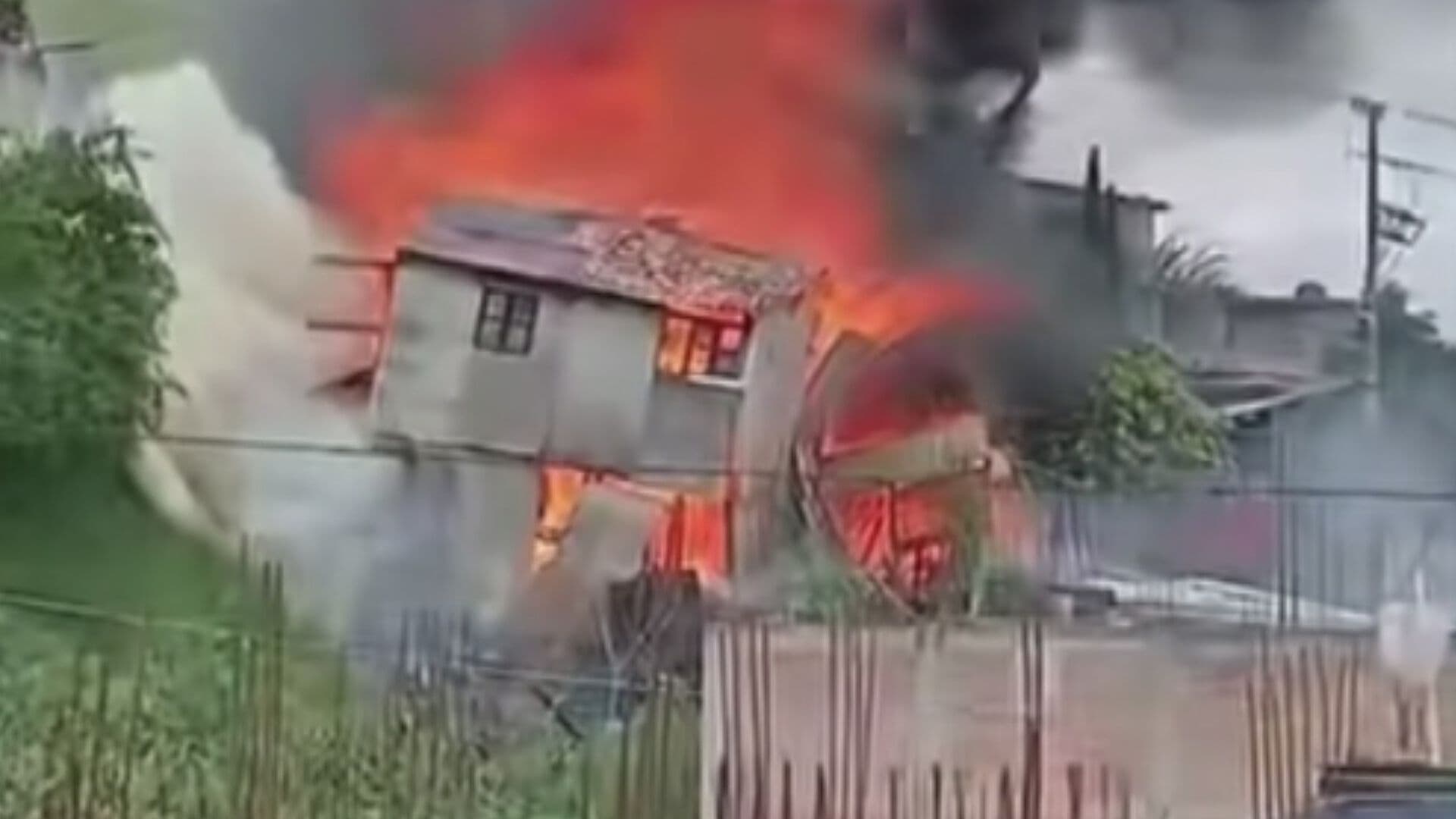 Incendio Consume Vivienda en la Colonia Terrazas, Chilpancingo
