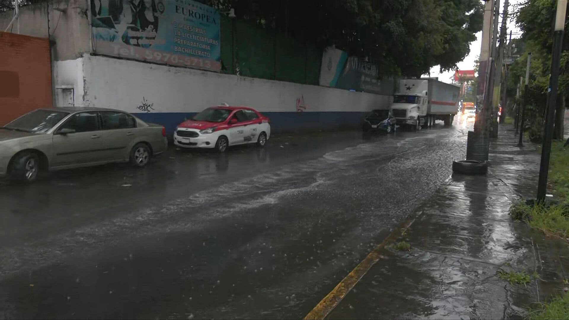 Lluvias en Iztapalapa Provocan Encharcamientos en Calzada San Lorenzo