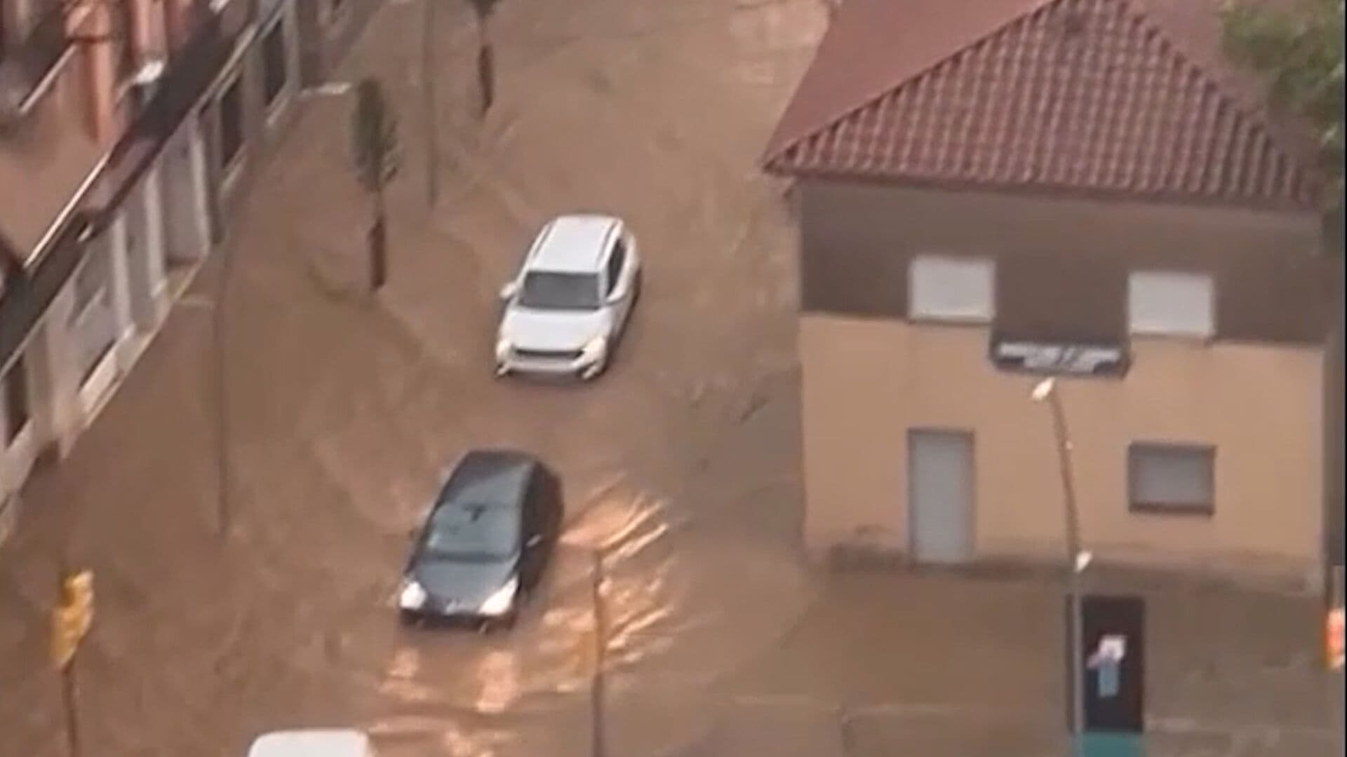 Reportan Calles Inundadas en Barcelona por Lluvias